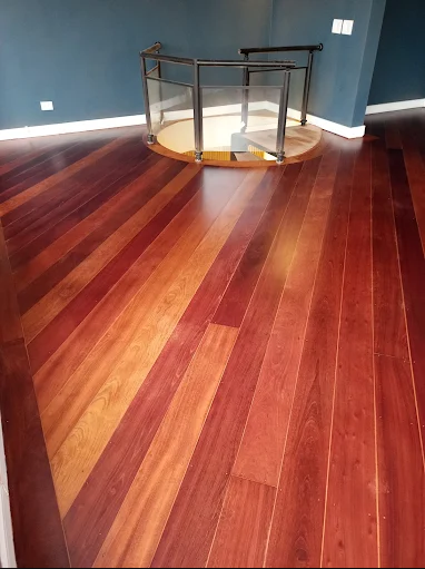Piso de madeira restaurado